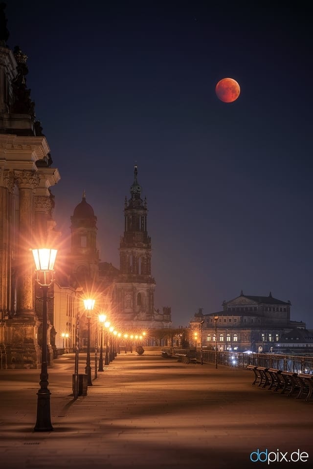 Totale Mondfinsternis über Dresden