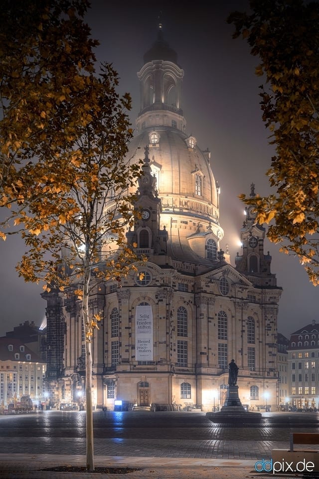 Frauenkirche im Nebel