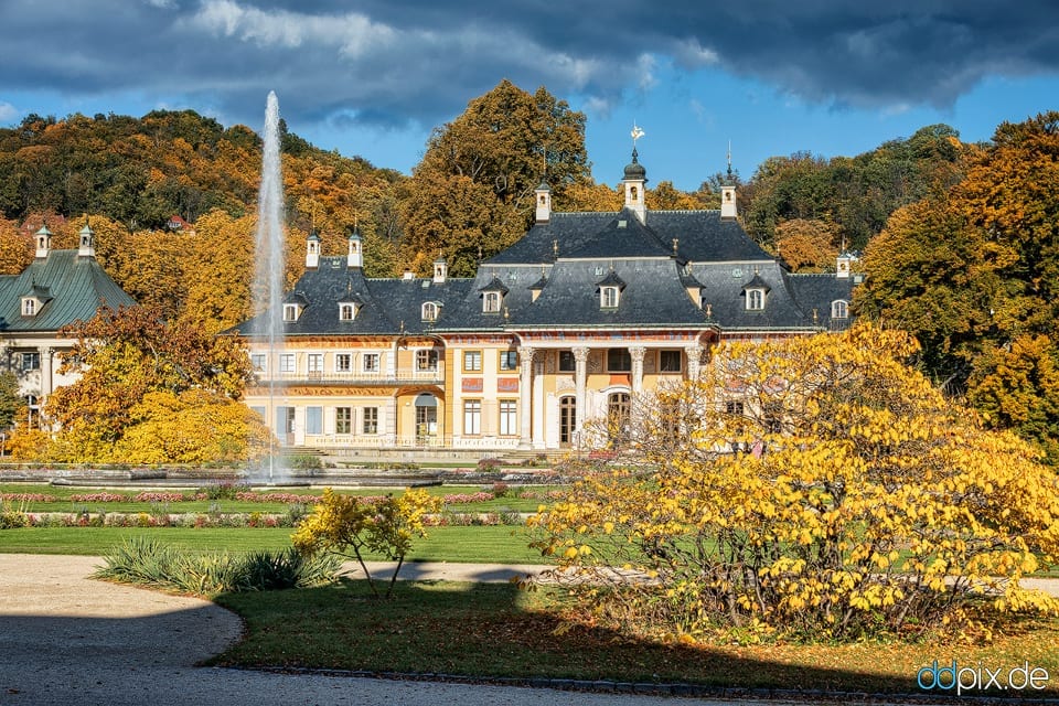 Herbst am Schloss Üillnitz