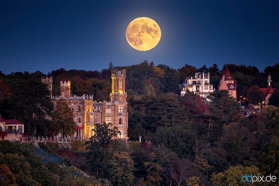 Mondaufgang am Schloss Eckberg