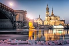 Blick auf die Hofkirche im Winter