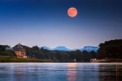 Mondaufgang am Schloss Pillnitz