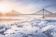 Blaues Wunder im Winter