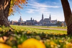 Blick auf die Skyline im Herbst
