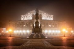 Semperoper im Nebel