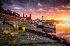 Feuerroter Sonnenuntergang über Dresden