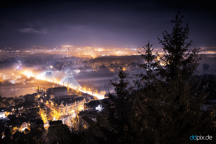 00356 | Nebelschwaden ziehen an einem milden Winterabend durch die Stadt