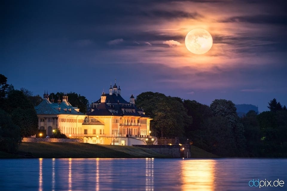 Mondaufgang am Schloss Pillnitz