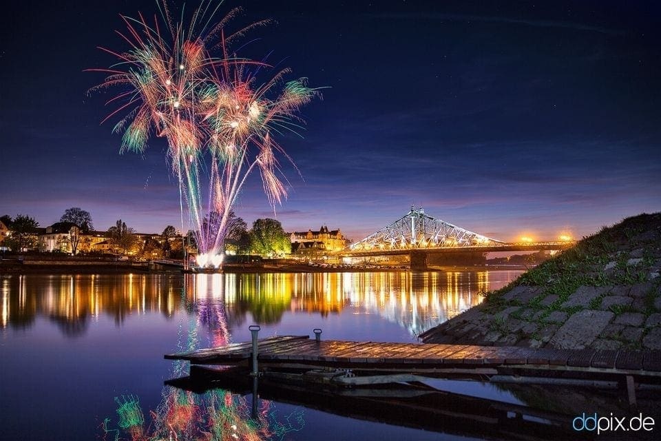 Feuerwerk am Blauen Wunder