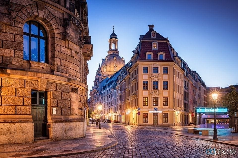 Rampische Straße zur Blauen Stunde