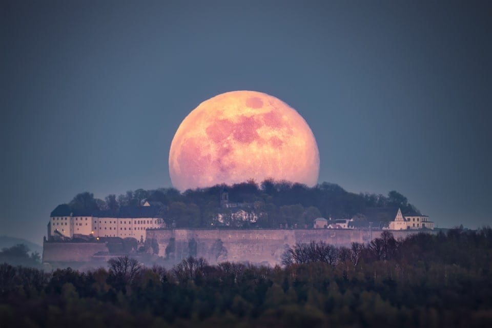 Mondaufgang hinter der Festung Königstein