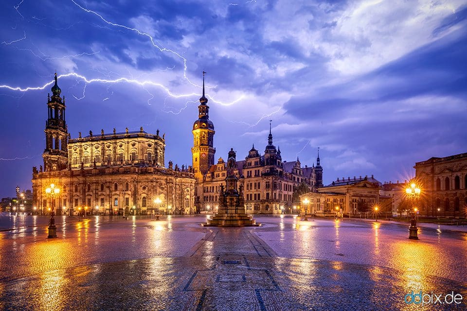 Gewitter über dem Theaterplatz